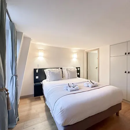 Luxurious Family Near Luxembourg Paris