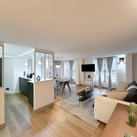 Luxurious Family Near Luxembourg Apartment